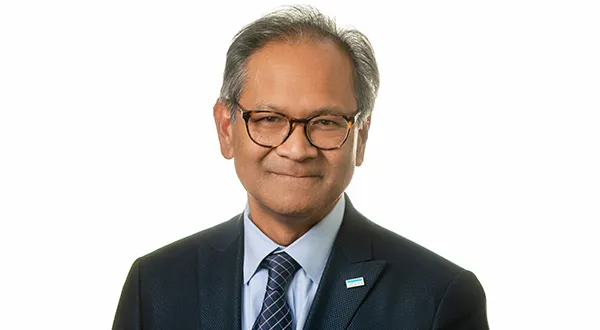 Headshot of Roo De Guzman