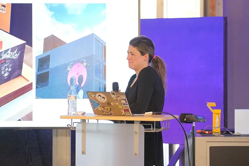 A professor presents one of her professional practice lessons.